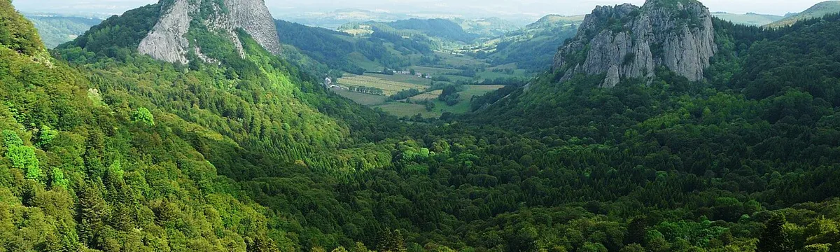 Panorama sur Roche Tuiliere, site naturel en Auvergne-Rhône-Alpes
