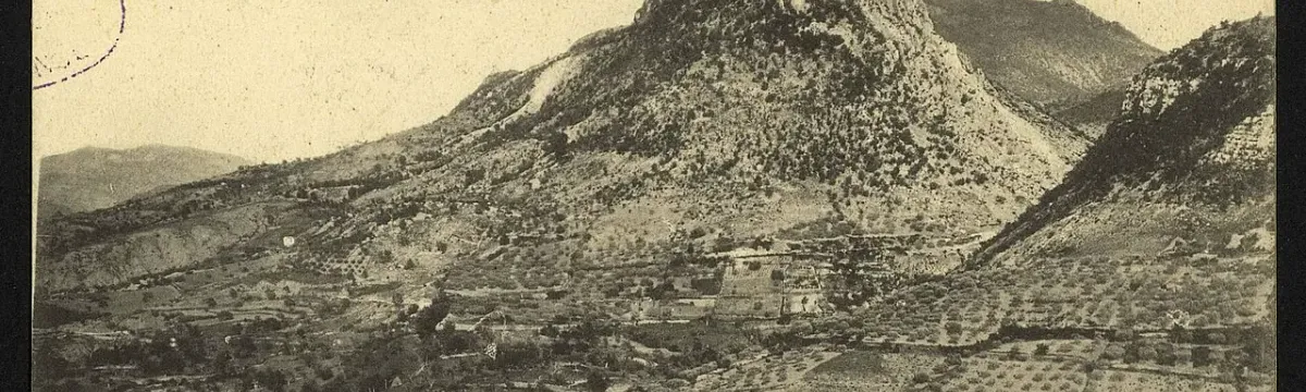 Panorama sur Rocher de Saint-Julien, falaise en Auvergne-Rhône-Alpes