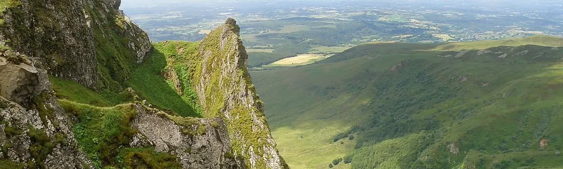 Panorama sur Vallee de la Fontaine Salee (reserve), site naturel en Auvergne-Rhône-Alpes