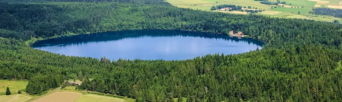 Lac du Bouchet dans son cratère