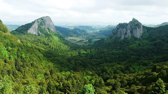 Panorama sur Roche Tuiliere, site naturel en Auvergne-Rhône-Alpes