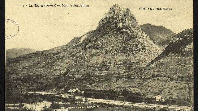 Panorama sur Rocher de Saint-Julien, falaise en Auvergne-Rhône-Alpes
