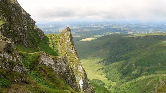 Panorama sur Vallee de la Fontaine Salee (reserve), site naturel en Auvergne-Rhône-Alpes