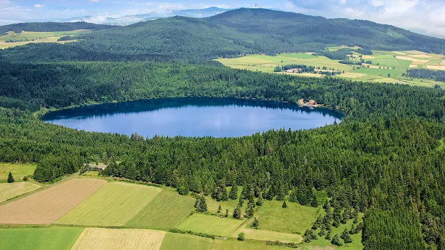 Lac du Bouchet dans son cratère