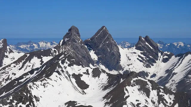 Aiguilles d'Arves enneigées