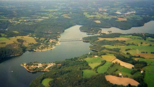 Lac de barrage de Cantalès